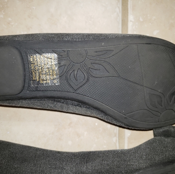 Flats - Picture 2 of 3